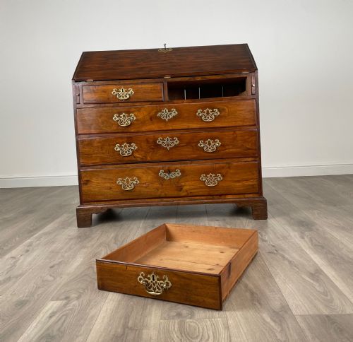 ANTIQUE 18TH CENTURY BUREAU IN MAHOGANY - ADDITIONAL PHOTO 9