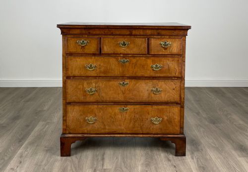 antique 18th century figured walnut chest of drawers - CATEGORY: ANTIQUE CHEST OF DRAWERS - DATED 18TH CENTURY