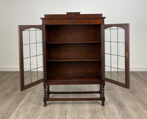 ANTIQUE 20TH CENTURY DISPLAY CABINET IN OAK - ADDITIONAL PHOTO 1
