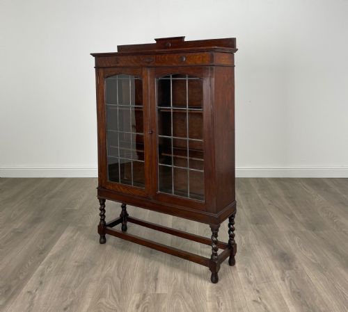 ANTIQUE 20TH CENTURY DISPLAY CABINET IN OAK - ADDITIONAL PHOTO 2