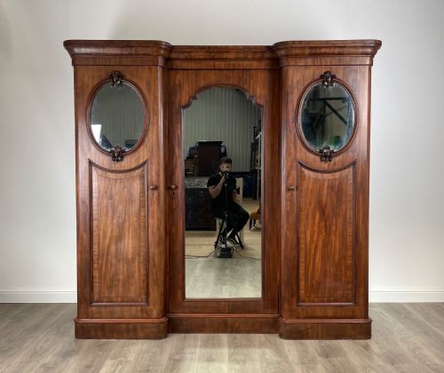 antique 19th century compactum wardrobe in mahogany - CATEGORY: ANTIQUE WARDROBES - DATED VICTORIAN