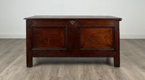 antique 18th century coffer blanket box in oak - CATEGORY: ANTIQUE CHESTS - DATED 18TH CENTURY