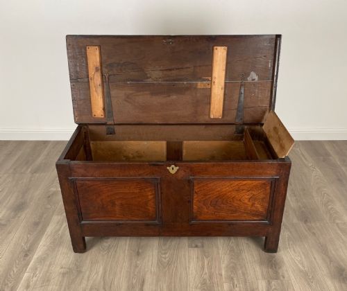 ANTIQUE 18TH CENTURY COFFER BLANKET BOX IN OAK - ADDITIONAL PHOTO 2