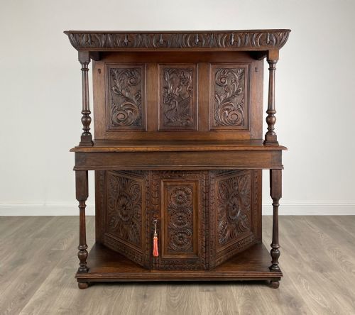 antique heavily carved victorian sideboard in oak - CATEGORY: ANTIQUE SIDEBOARDS - DATED VICTORIAN