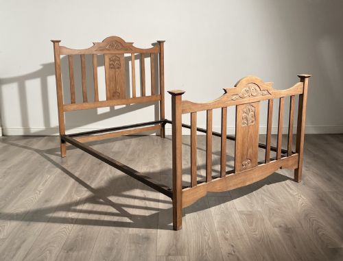 antique 19th century art nouveau style double bed in oak - CATEGORY: ANTIQUE BEDS - DATED EDWARDIAN