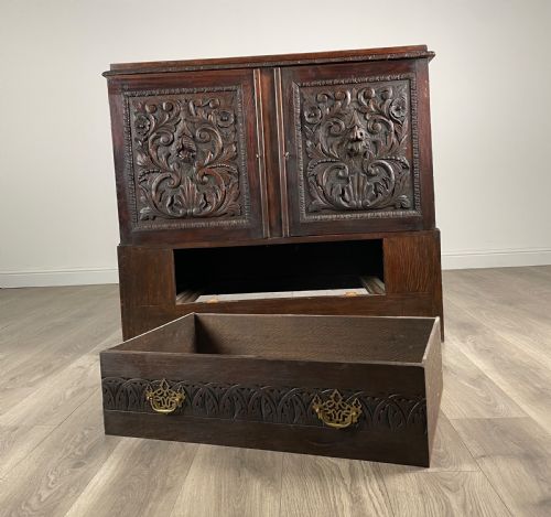 ANTIQUE 19TH CENTURY HEAVILY CARVED CUPBOARD IN OAK - ADDITIONAL PHOTO 10