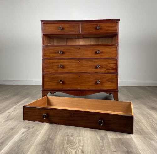 ANTIQUE 19TH CENTURY MAHOGANY CHEST OF DRAWERS - ADDITIONAL PHOTO 10