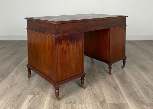ANTIQUE LATE 19TH CENTURY PEDESTAL DESK IN MAHOGANY - ADDITIONAL PHOTO 3