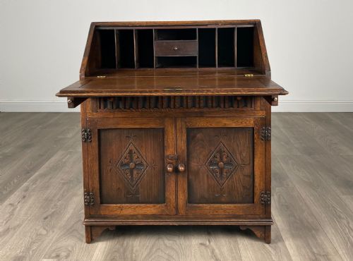 ANTIQUE 20TH CENTURY CARVED BUREAU IN OAK - ADDITIONAL PHOTO 1