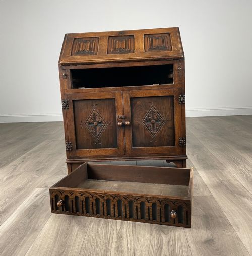ANTIQUE 20TH CENTURY CARVED BUREAU IN OAK - ADDITIONAL PHOTO 11