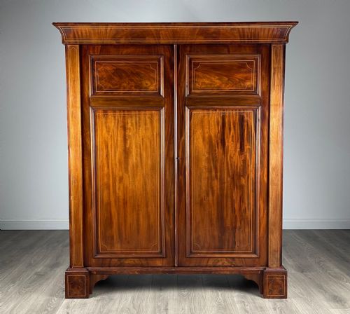 antique 18th century wardrobe in mahogany - CATEGORY: ANTIQUE WARDROBES - DATED 18TH CENTURY