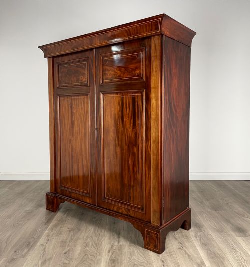 ANTIQUE 18TH CENTURY WARDROBE IN MAHOGANY - ADDITIONAL PHOTO 2