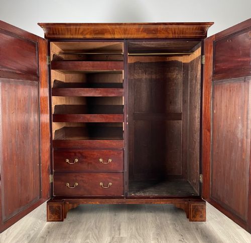 ANTIQUE 18TH CENTURY WARDROBE IN MAHOGANY - ADDITIONAL PHOTO 9