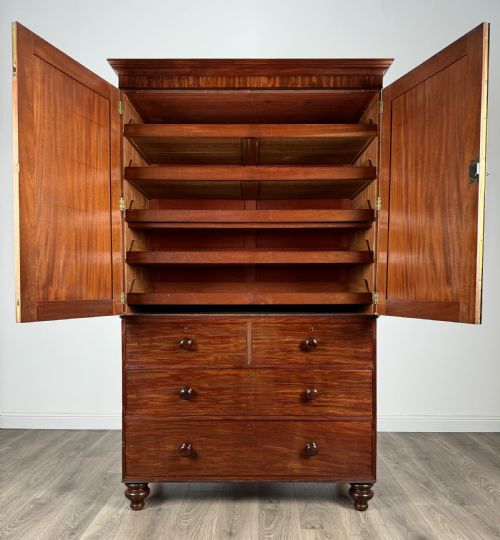 ANTIQUE EARLY 19TH CENTURY LINEN PRESS CUPBOARD IN MAHOGANY - ADDITIONAL PHOTO 1