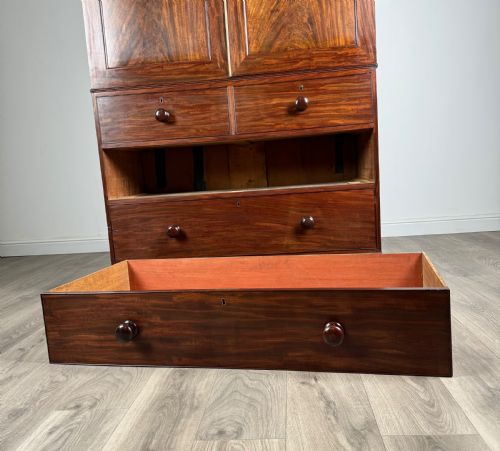 ANTIQUE EARLY 19TH CENTURY LINEN PRESS CUPBOARD IN MAHOGANY - ADDITIONAL PHOTO 9