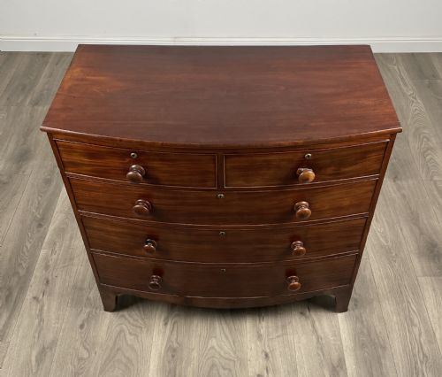 ANTIQUE 18TH CENTURY BOW FRONT CHEST OF DRAWERS IN MAHOGANY - ADDITIONAL PHOTO 8