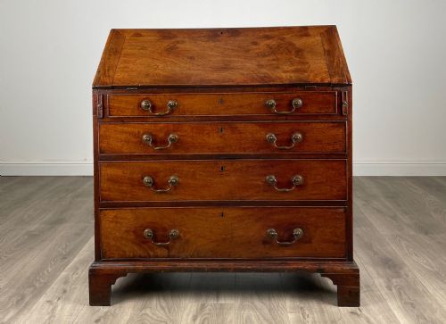 antique good quality 18th century bureau in mahogany - CATEGORY: ANTIQUE BUREAU - DATED 18TH CENTURY