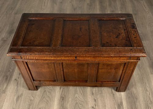 ANTIQUE 18TH CENTURY COFFER BLANKET BOX IN OAK - ADDITIONAL PHOTO 1