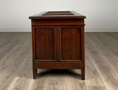 ANTIQUE 18TH CENTURY COFFER BLANKET BOX IN OAK - ADDITIONAL PHOTO 6