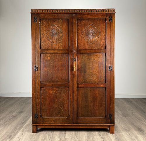 antique 20th century carved oak wardrobe - CATEGORY: ANTIQUE WARDROBES - DATED EDWARDIAN