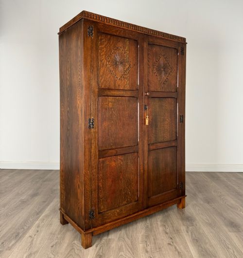 ANTIQUE 20TH CENTURY CARVED OAK WARDROBE - ADDITIONAL PHOTO 6
