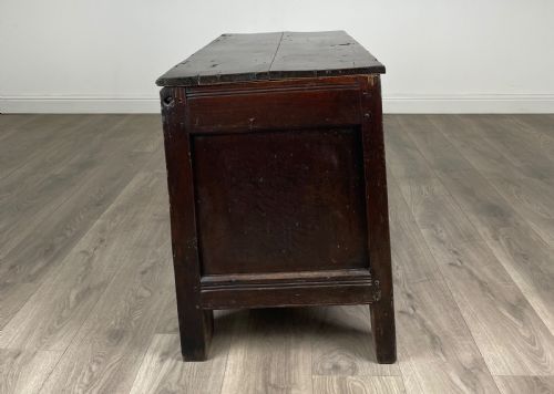 ANTIQUE FINE QUALITY 18TH CENTURY COFFER BLANKET BOX IN OAK - ADDITIONAL PHOTO 6