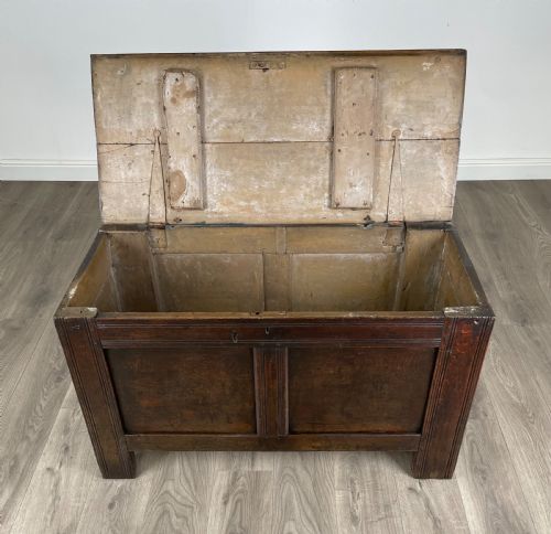 ANTIQUE FINE QUALITY 18TH CENTURY COFFER BLANKET BOX IN OAK - ADDITIONAL PHOTO 9
