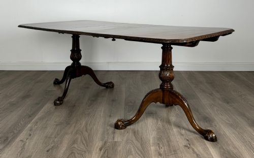 antique 20th century carved dining table in mahogany - CATEGORY: ANTIQUE TABLES - DATED EDWARDIAN