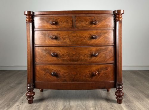 Antique 19th Century Bow Front Chest of Drawers in Mahogany