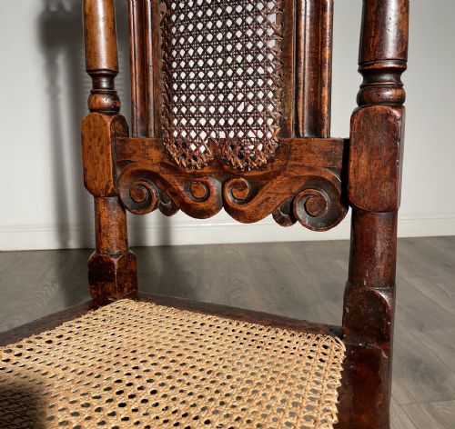 ANTIQUE 17TH CENTURY BEDROOM CHAIR HALL CHAIR IN OAK - ADDITIONAL PHOTO 3