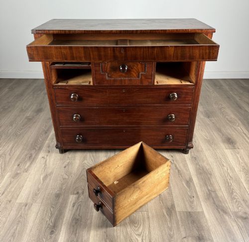 ANTIQUE 18TH CENTURY QUALITY MAHOGANY CHEST OF DRAWERS - ADDITIONAL PHOTO 11