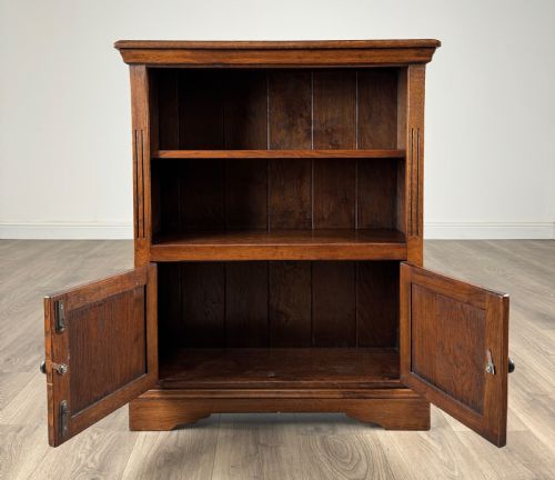 ANTIQUE 20TH CENTURY BOOKCASE OF SMALL PROPORTION IN OAK - ADDITIONAL PHOTO 8