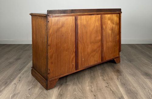 ANTIQUE 20TH CENTURY CARVED OAK SIDEBOARD - ADDITIONAL PHOTO 3