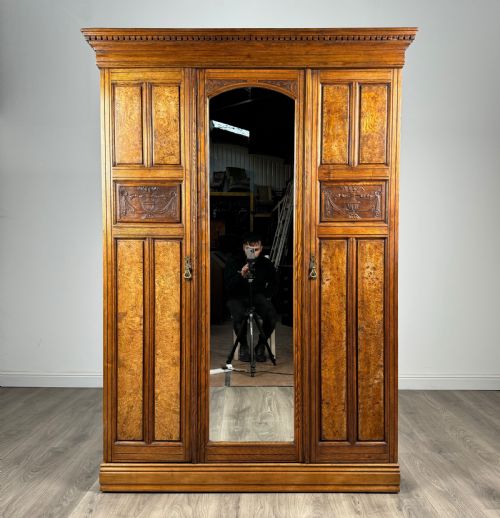 antique 19th century quality wardrobe in oak - CATEGORY: ANTIQUE WARDROBES - DATED 19TH CENTURY