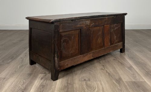 ANTIQUE 18TH CENTURY CARVED BLANKET BOX IN OAK - ADDITIONAL PHOTO 3