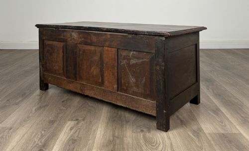ANTIQUE 18TH CENTURY CARVED BLANKET BOX IN OAK - ADDITIONAL PHOTO 5