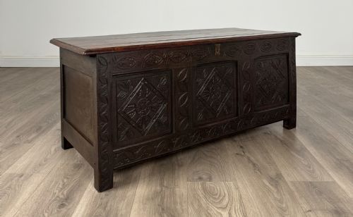 ANTIQUE 18TH CENTURY CARVED BLANKET BOX IN OAK - ADDITIONAL PHOTO 7