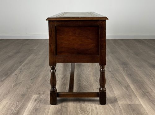 ANTIQUE 20TH CENTURY LEATHER TOP WRITING DESK IN OAK - ADDITIONAL PHOTO 6
