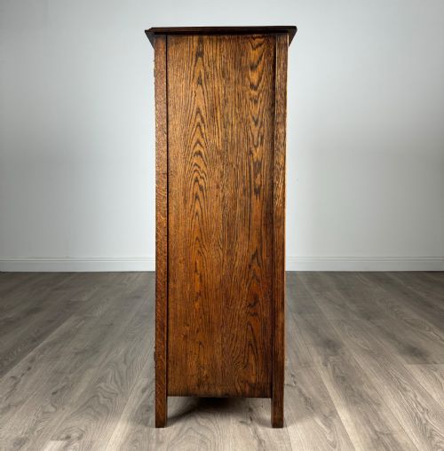 ANTIQUE 20TH CENTURY CARVED OAK WARDROBE OF SMALL PROPORTION - ADDITIONAL PHOTO 3