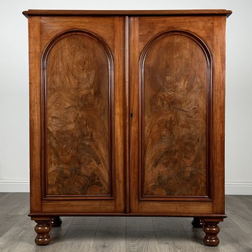 antique 19th century dwarf wardrobe in mahogany - CATEGORY: ANTIQUE CUPBOARDS - DATED 19TH CENTURY