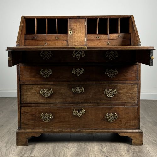 ANTIQUE 18TH CENTURY BUREAU IN OAK - ADDITIONAL PHOTO 1