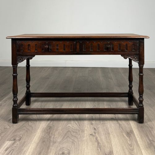antique 20th century carved side table in oak - CATEGORY: ANTIQUE TABLES - DATED 1930