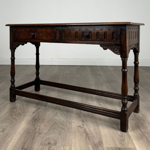 ANTIQUE 20TH CENTURY CARVED SIDE TABLE IN OAK - ADDITIONAL PHOTO 1