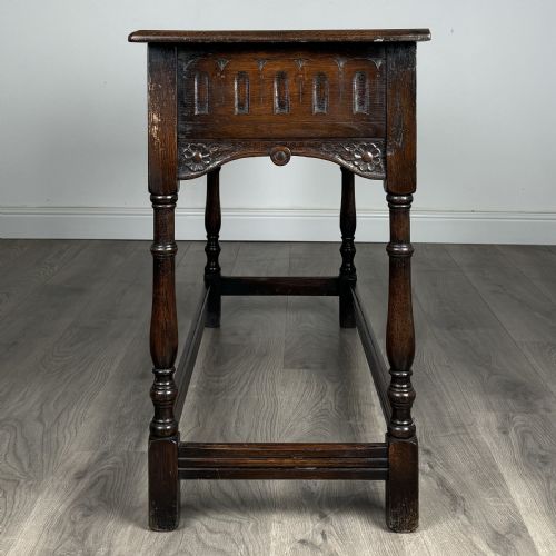 ANTIQUE 20TH CENTURY CARVED SIDE TABLE IN OAK - ADDITIONAL PHOTO 2