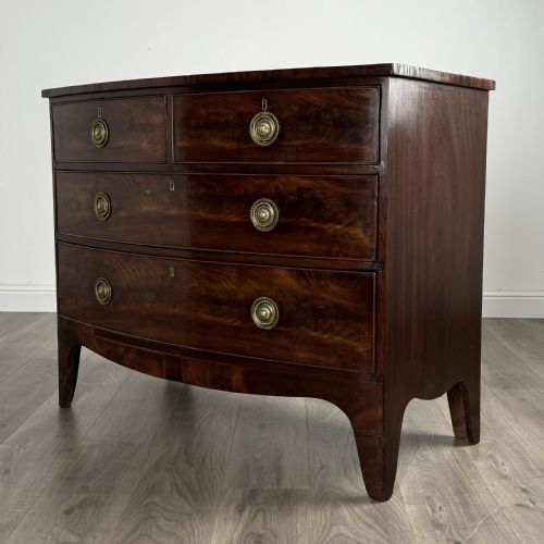 ANTIQUE 18TH CENTURY BOW FRONT CHEST OF DRAWERS IN MAHOGANY - ADDITIONAL PHOTO 1