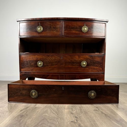 ANTIQUE 18TH CENTURY BOW FRONT CHEST OF DRAWERS IN MAHOGANY - ADDITIONAL PHOTO 9