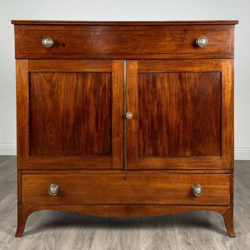 antique 18th century cupboard in mahogany - CATEGORY: ANTIQUE CUPBOARDS - DATED GEORGIAN