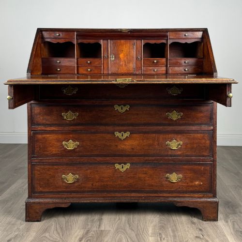 ANTIQUE 18TH CENTURY FINE QUALITY BUREAU IN OAK - ADDITIONAL PHOTO 1