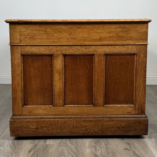 ANTIQUE 19TH CENTURY GOLDEN OAK PEDESTAL DESK OF THE FINEST QUALITY - ADDITIONAL PHOTO 2