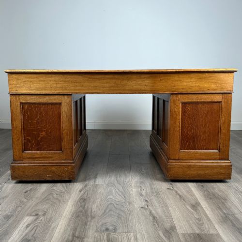 ANTIQUE 19TH CENTURY GOLDEN OAK PEDESTAL DESK OF THE FINEST QUALITY - ADDITIONAL PHOTO 4